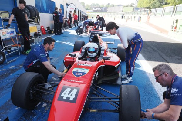 RUBINO SE QUED&Oacute; CON LA POLE POSITION EN VERANO